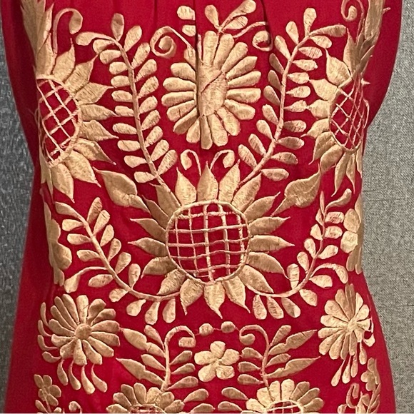 Mexican Embroidered Dress 🌹 - Picture 4 of 4
